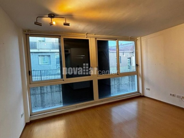 CÓMODO PISO  DEL 2011 TIPO LOFT CON PARKING EN LA ZONA ESPORTIVA